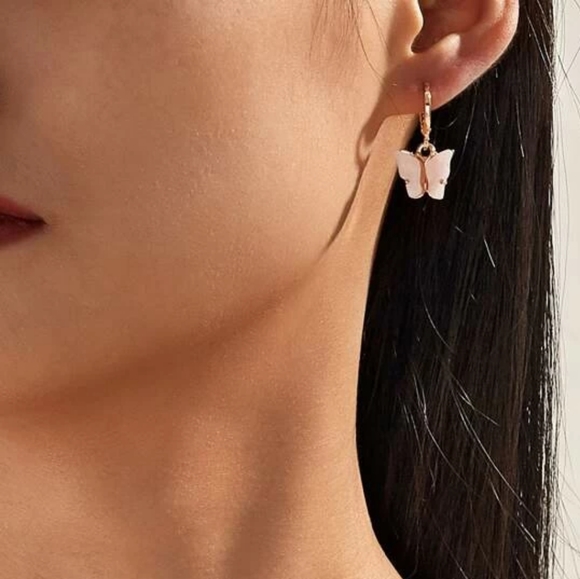ADORABLE DAINTY PEARLESCENT PINK BUTTERFLY HOOPS - Picture 3 of 3